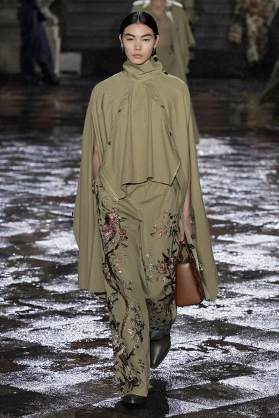 Look 80